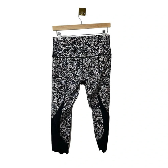 Lululemon Wunder Under Crop II Roll Down Scallop Luxtreme in Floral Spritz Multi - Picture 10 of 15